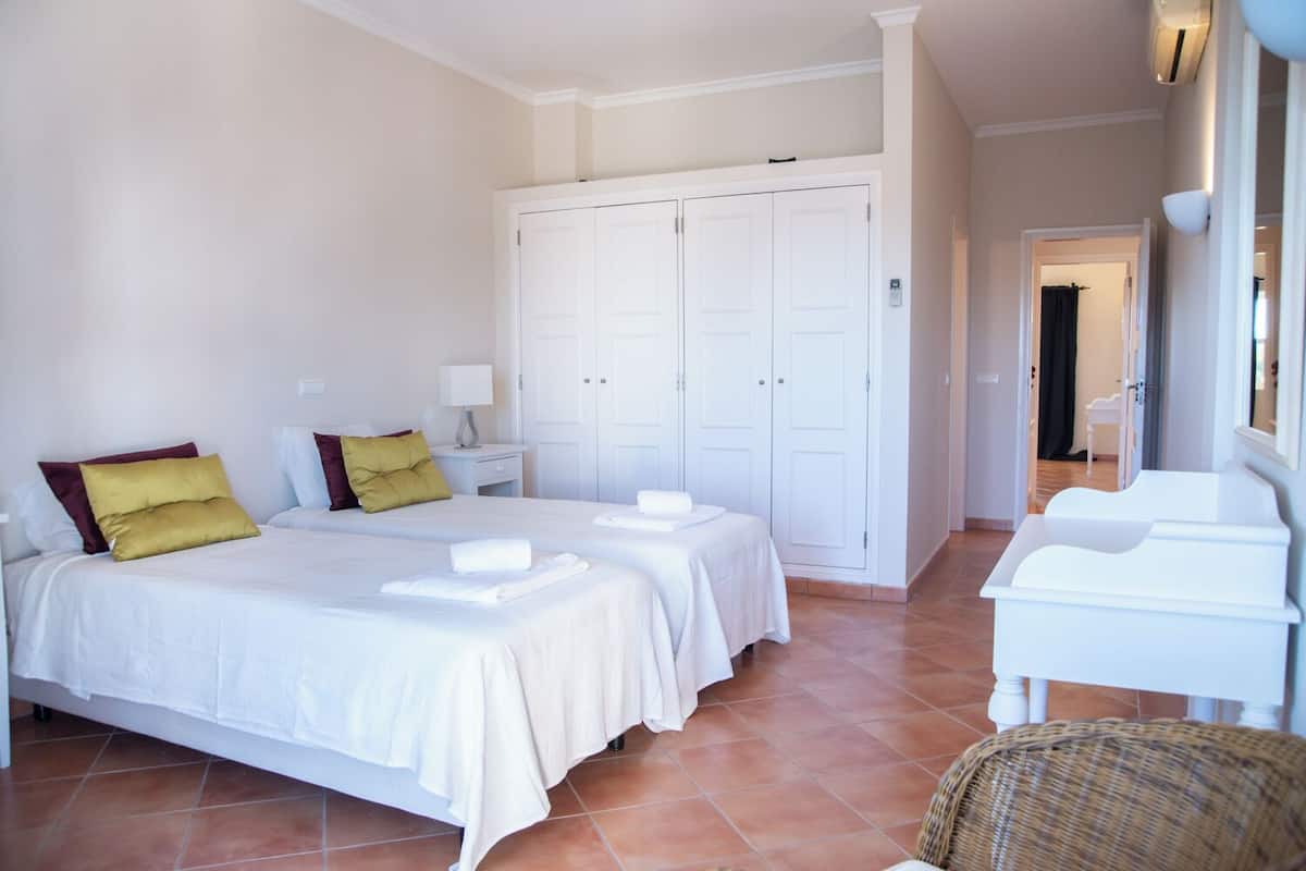 Standard Apartment, 3 Bedrooms | 1 bedroom, blackout drapes, cribs/infant beds, free WiFi
