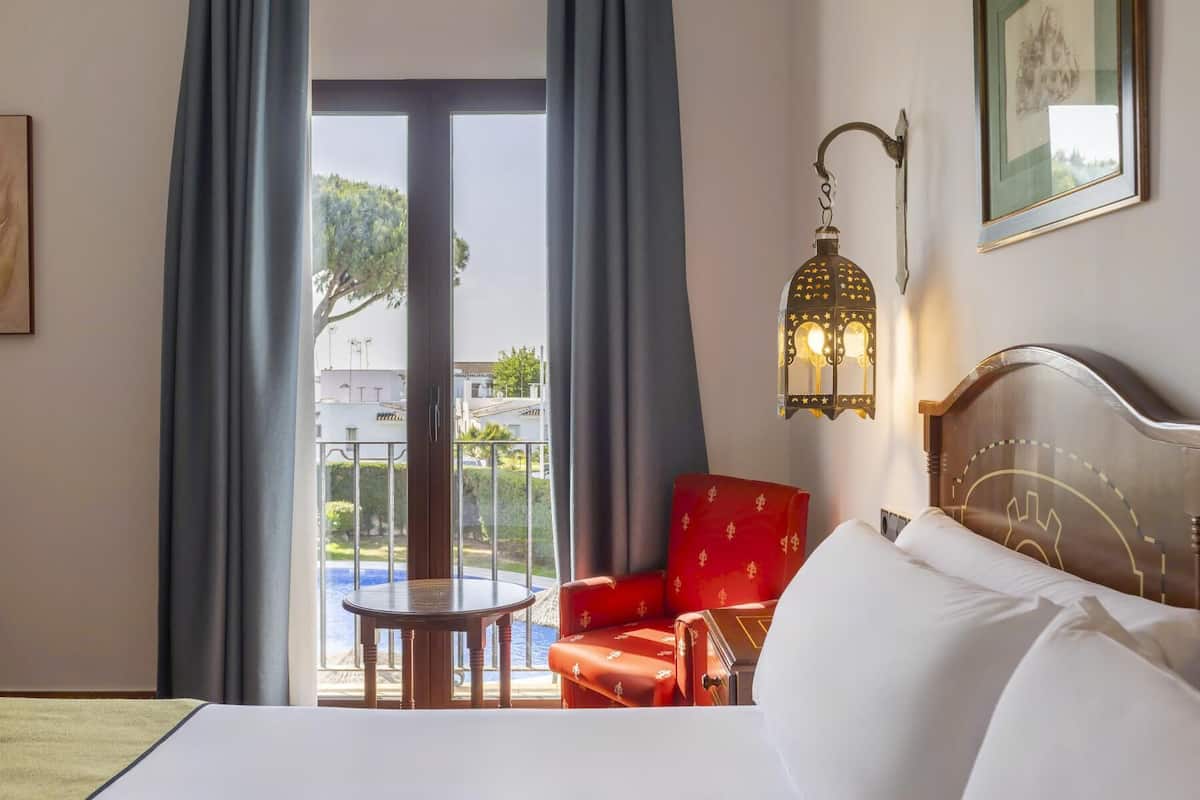 double room | 1 bedroom, hypo-allergenic bedding, minibar, in-room safe