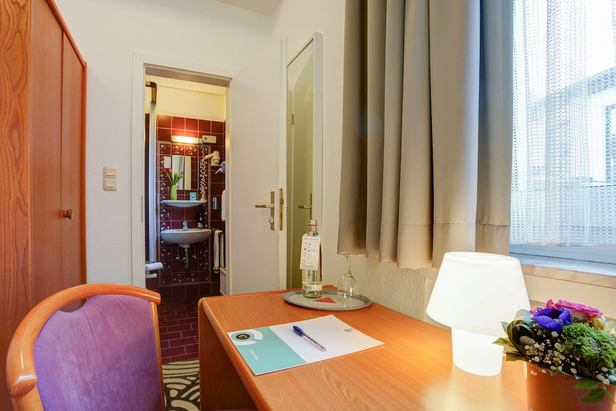 Single Room | Hypo-allergenic bedding, in-room safe, desk, free WiFi
