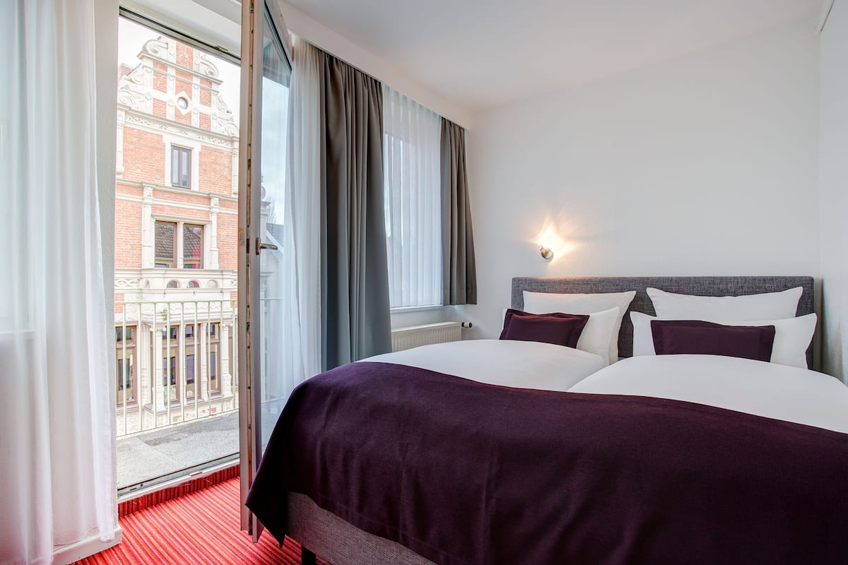 Basic Double Room | Hypo-allergenic bedding, in-room safe, desk, free WiFi