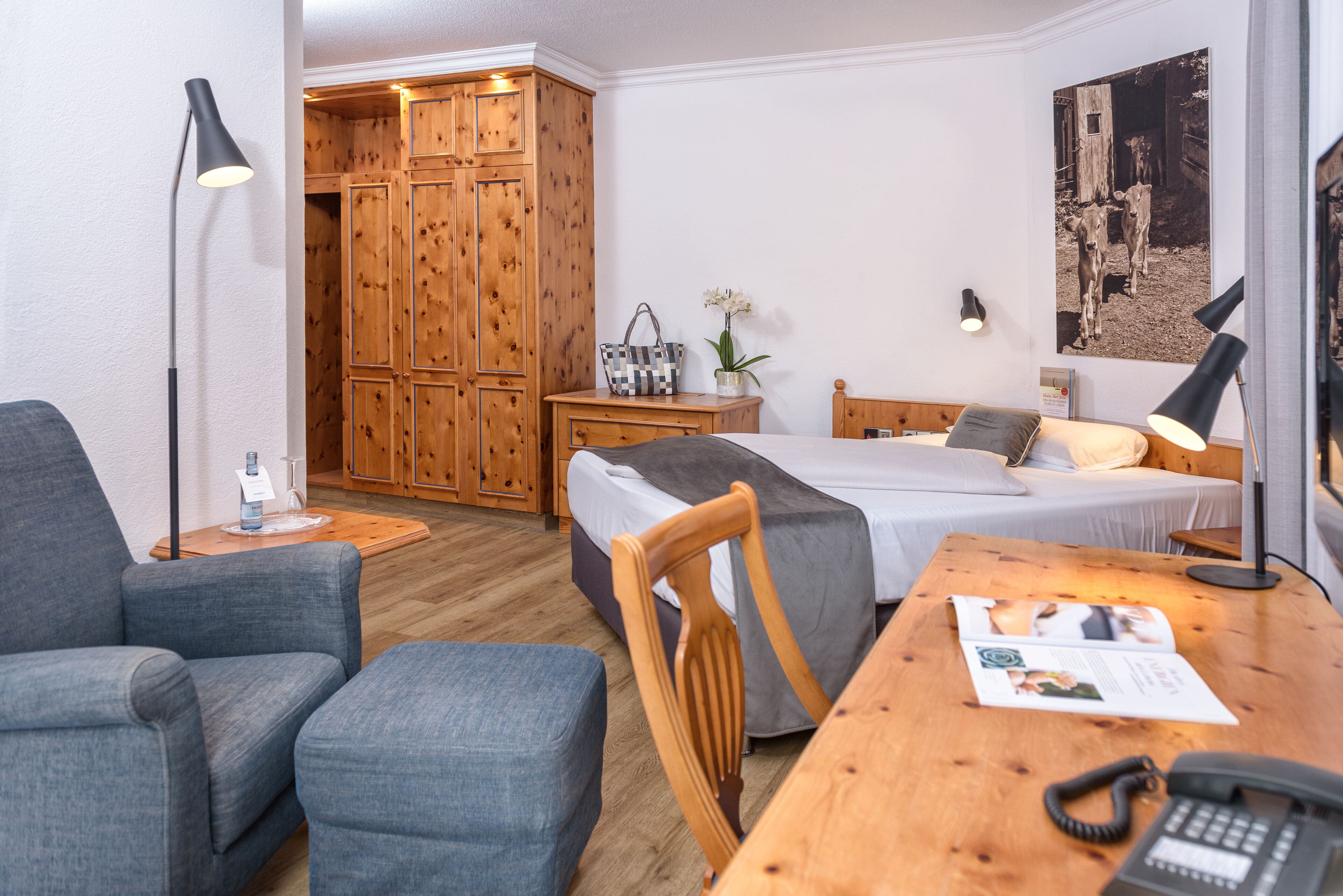 single room (french bed) | hypo-allergenic bedding, minibar, in-room safe, desk