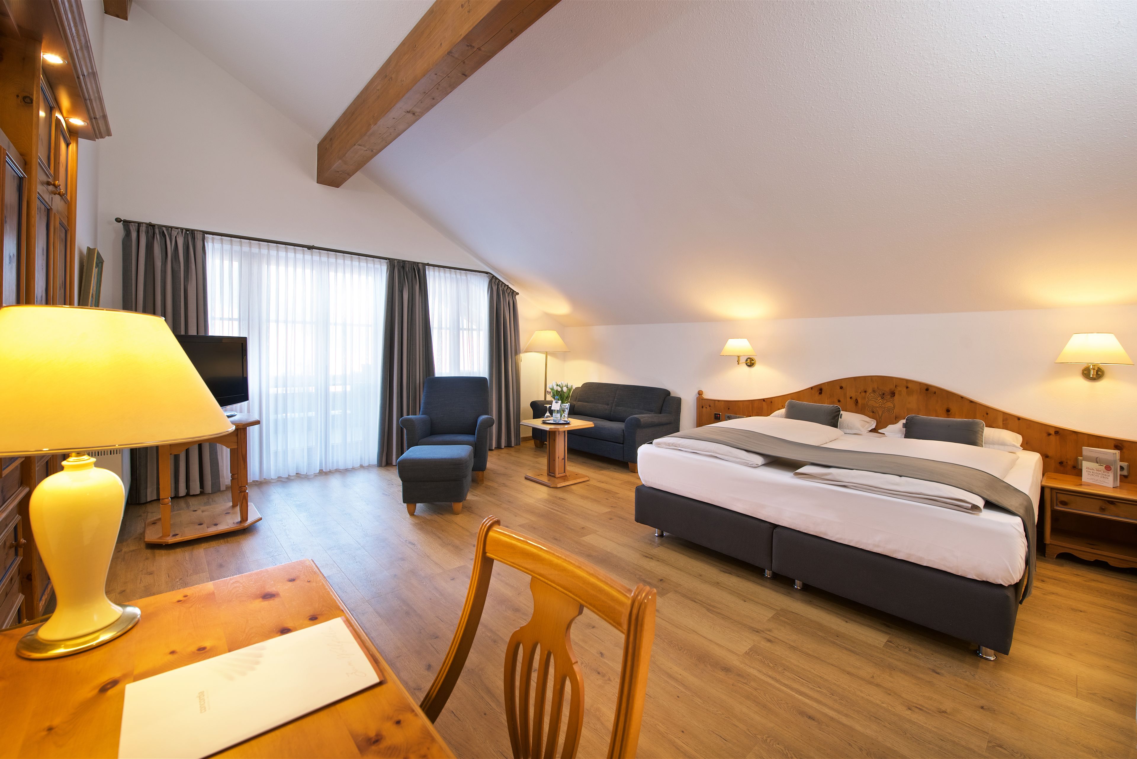 studio | hypo-allergenic bedding, minibar, in-room safe, desk