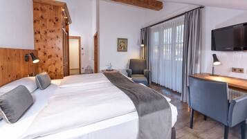 Classic-Doppelzimmer | Allergikerbettwaren, Minibar, Zimmersafe, Schreibtisch