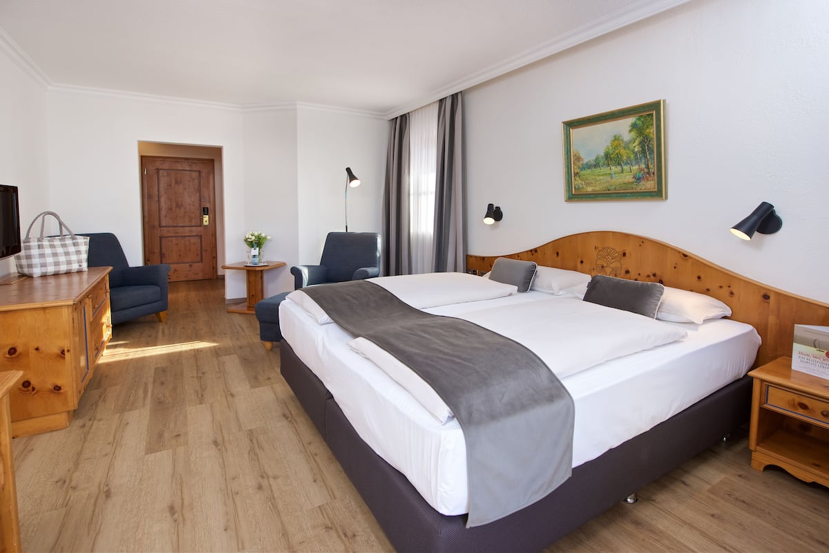 Doppia Classic | Biancheria da letto ipoallergenica, minibar, una cassaforte in camera