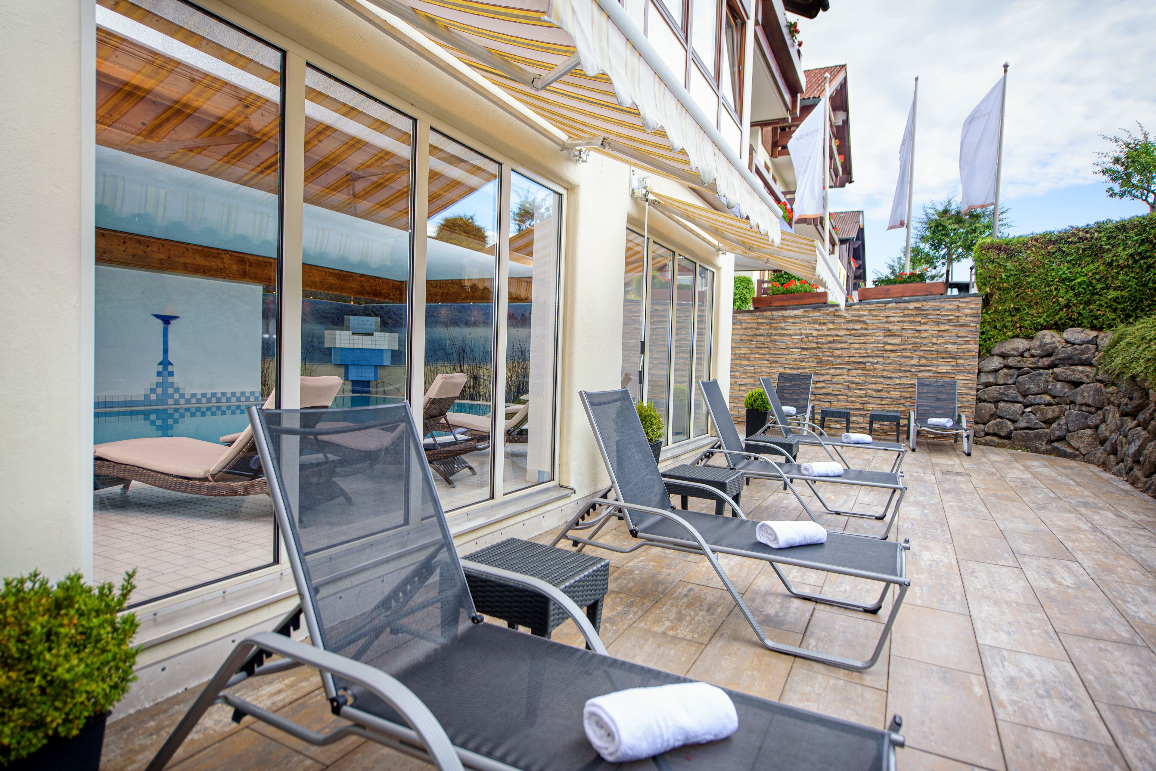 Innenpool, Liegestühle