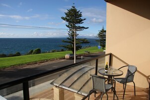 Seafront Room | Free WiFi, bed sheets