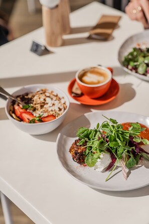 Daily buffet breakfast (AUD 25 per person) - Seafront Hotel Kangaroo Island (Penneshaw)