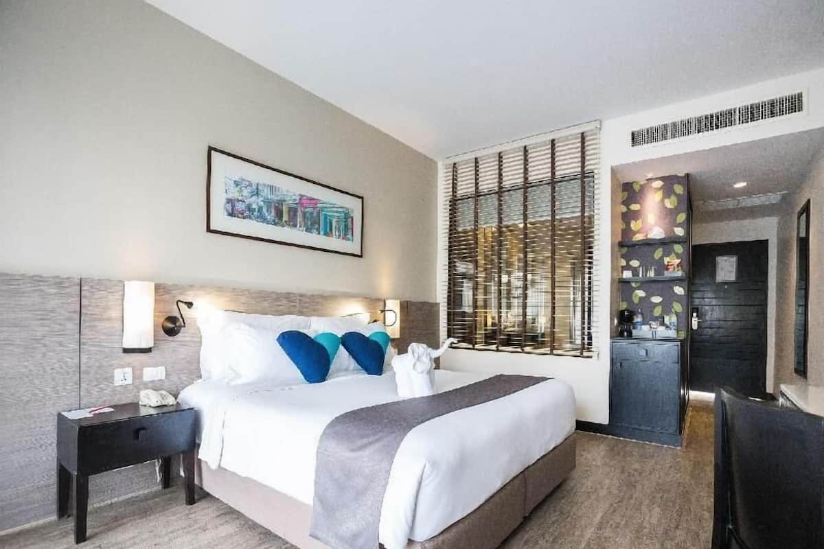 Premium bedding, in-room safe, desk, blackout curtains