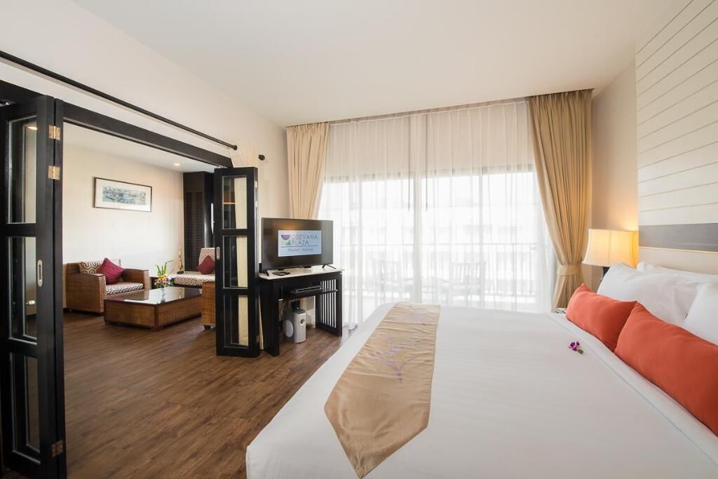 Sängtillbehör av högsta kvalitet och värdeförvaringsskåp på rummet