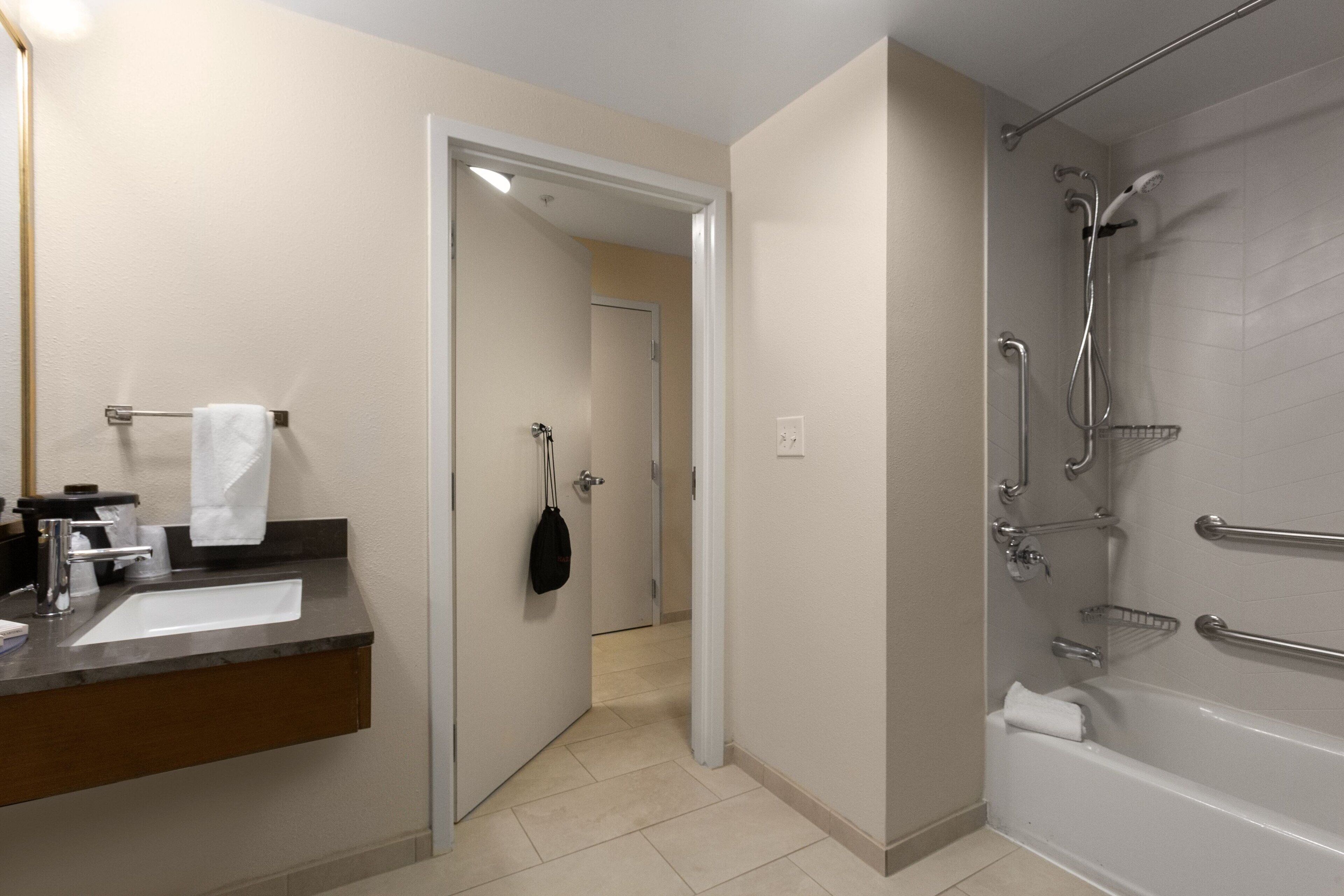 combined shower/bathtub, free toiletries, hair dryer, towels