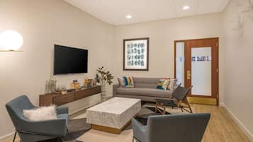 Televisión, películas con cargo