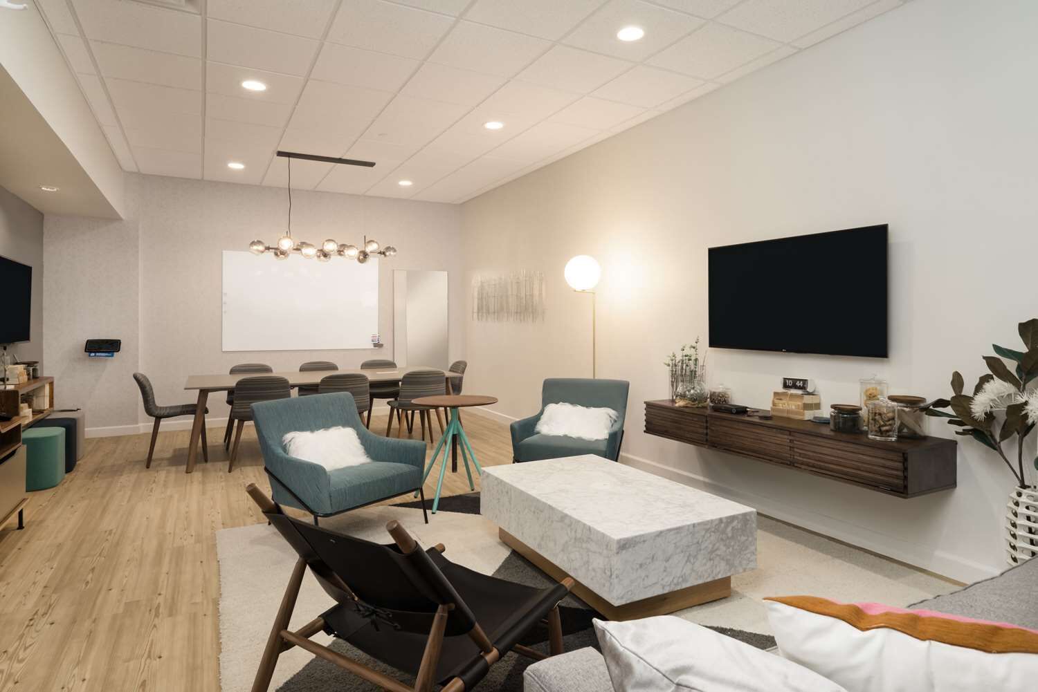 المنشأة من الداخل