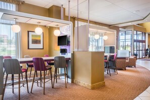 Lobby - Sonesta Milwaukee West Wauwatosa (Milwaukee)