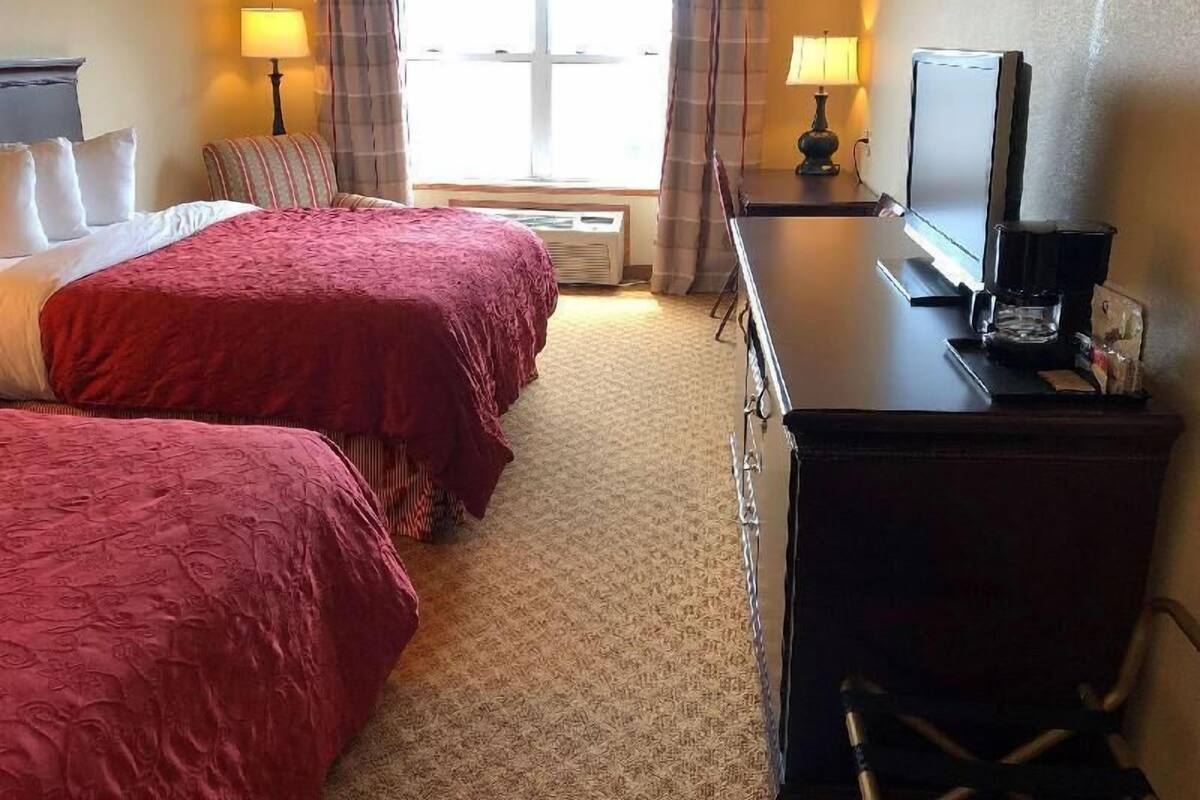Down comforters, in-room safe, desk, laptop workspace