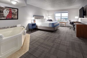 羽绒被、客房内保险箱、办公桌、笔记本电脑工作区