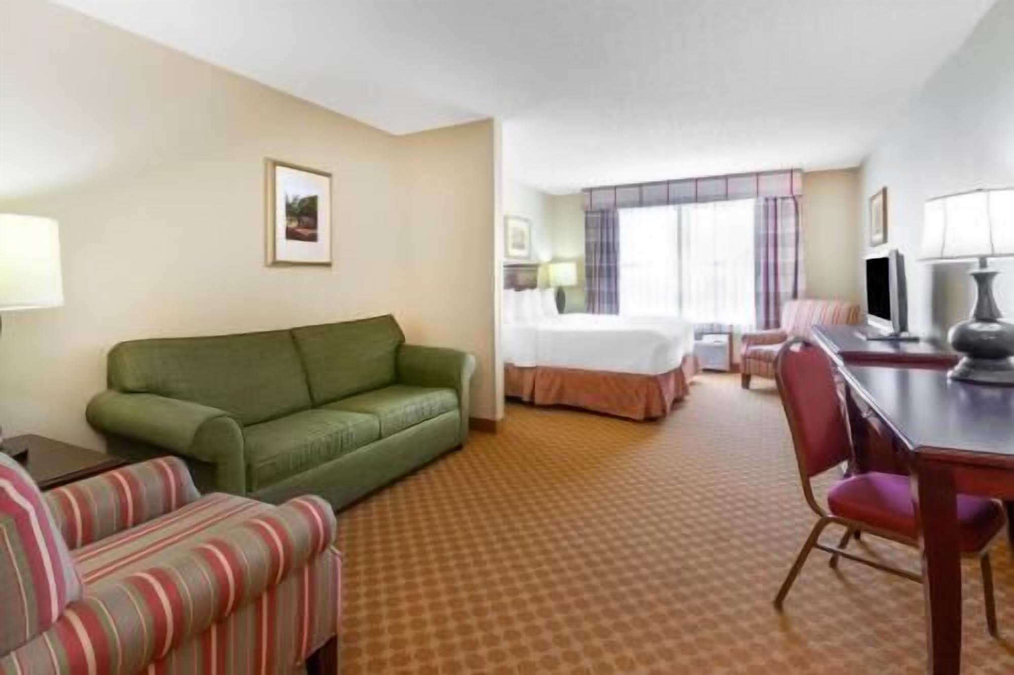 Down comforters, in-room safe, desk, laptop workspace