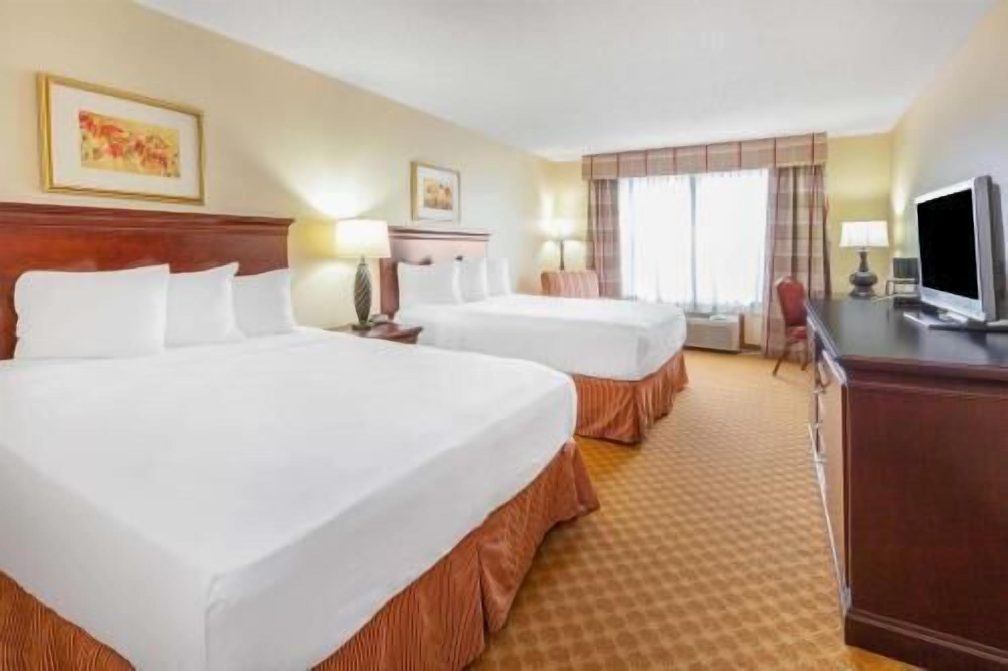 Down comforters, in-room safe, desk, laptop workspace