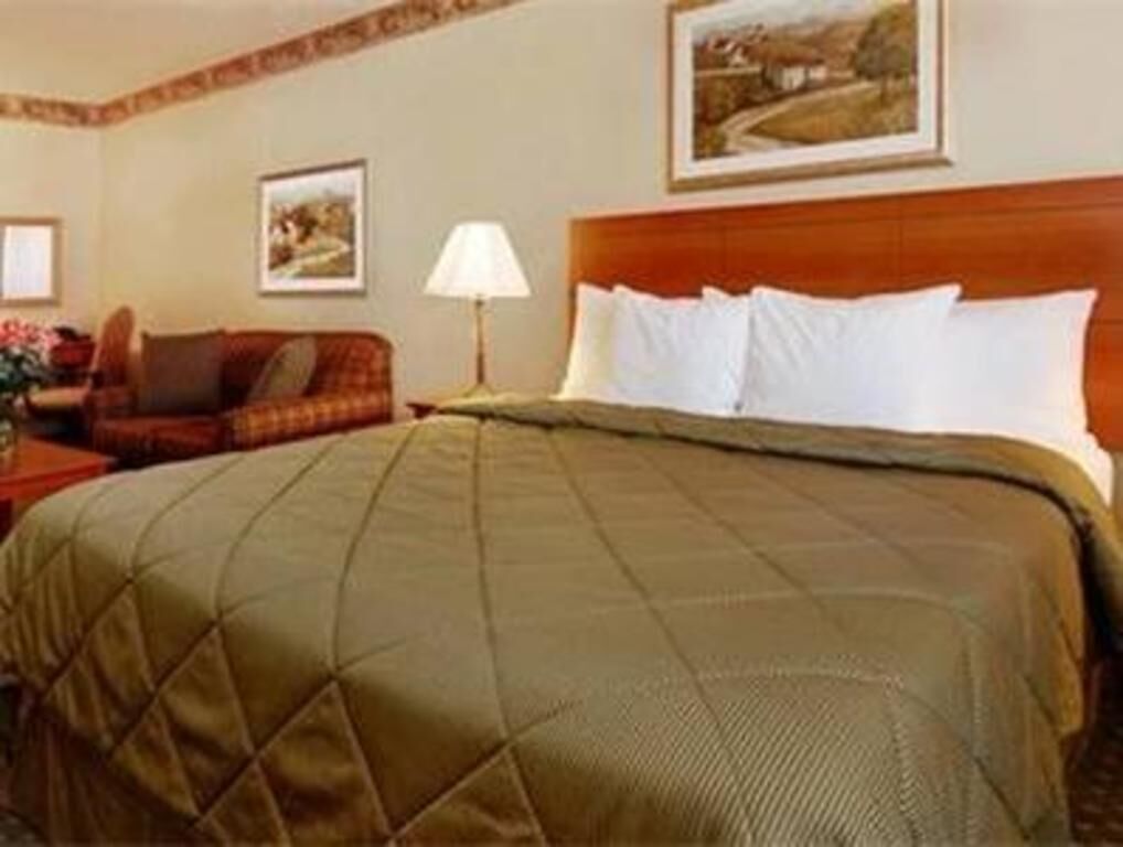 In-room safe, desk, blackout curtains, soundproofing