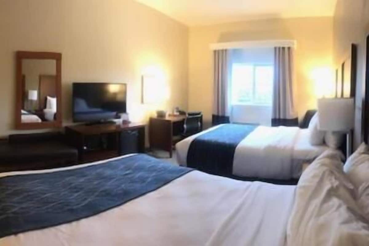 In-room safe, desk, blackout drapes, soundproofing