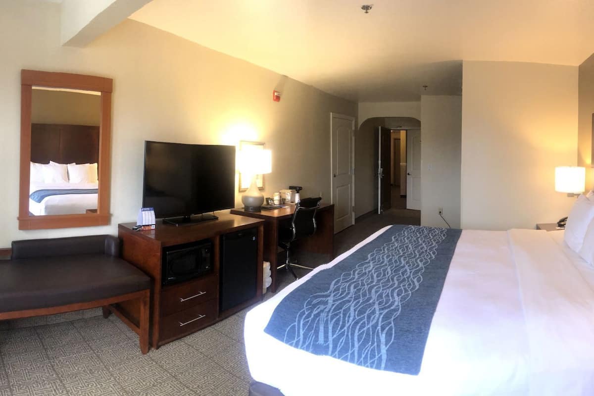 In-room safe, desk, blackout drapes, soundproofing