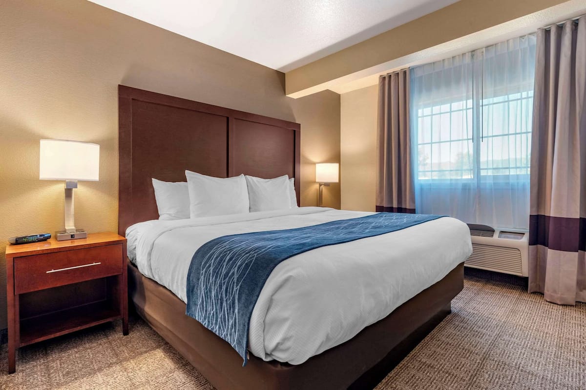 In-room safe, desk, blackout drapes, soundproofing