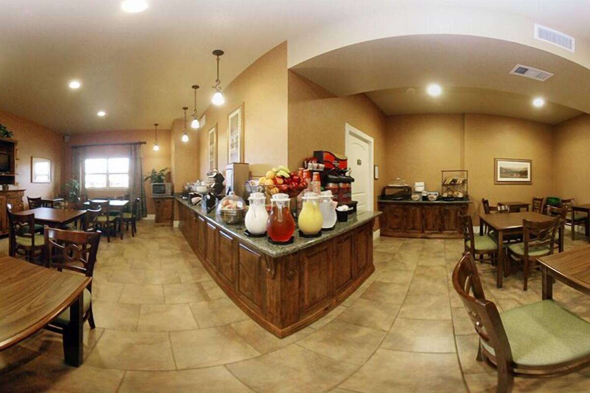 free buffet breakfast