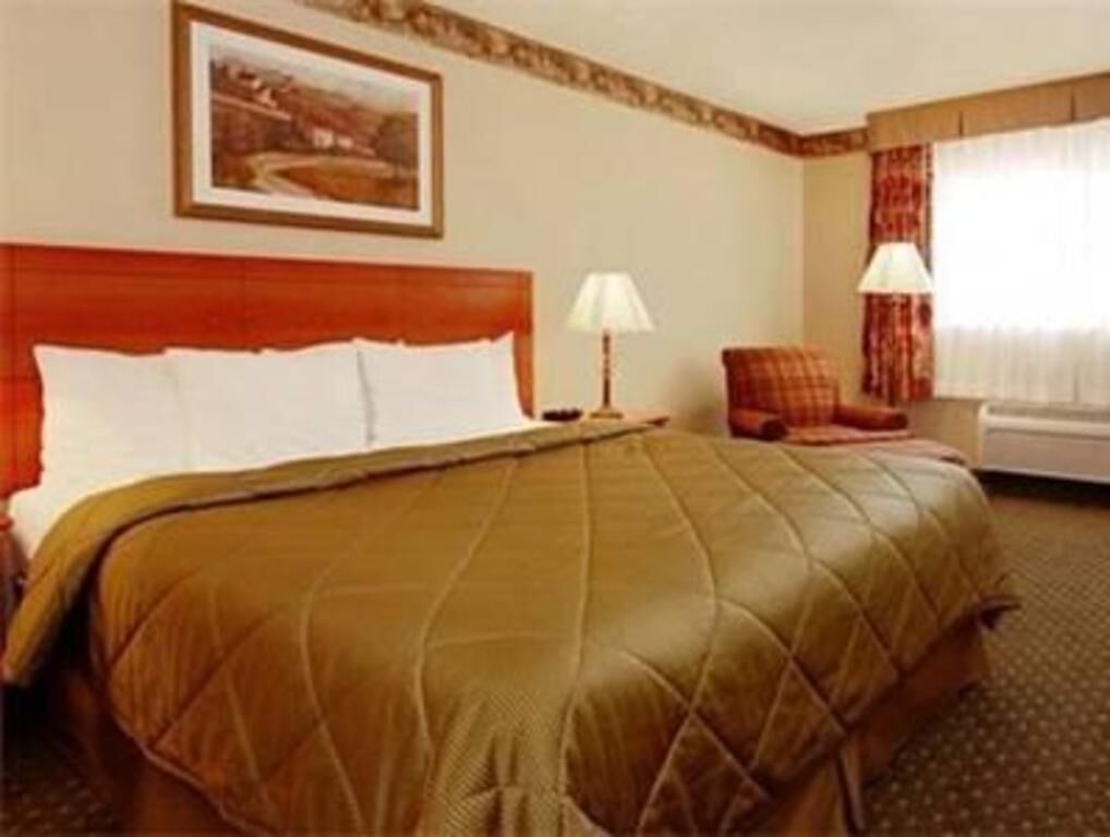 In-room safe, desk, blackout curtains, soundproofing