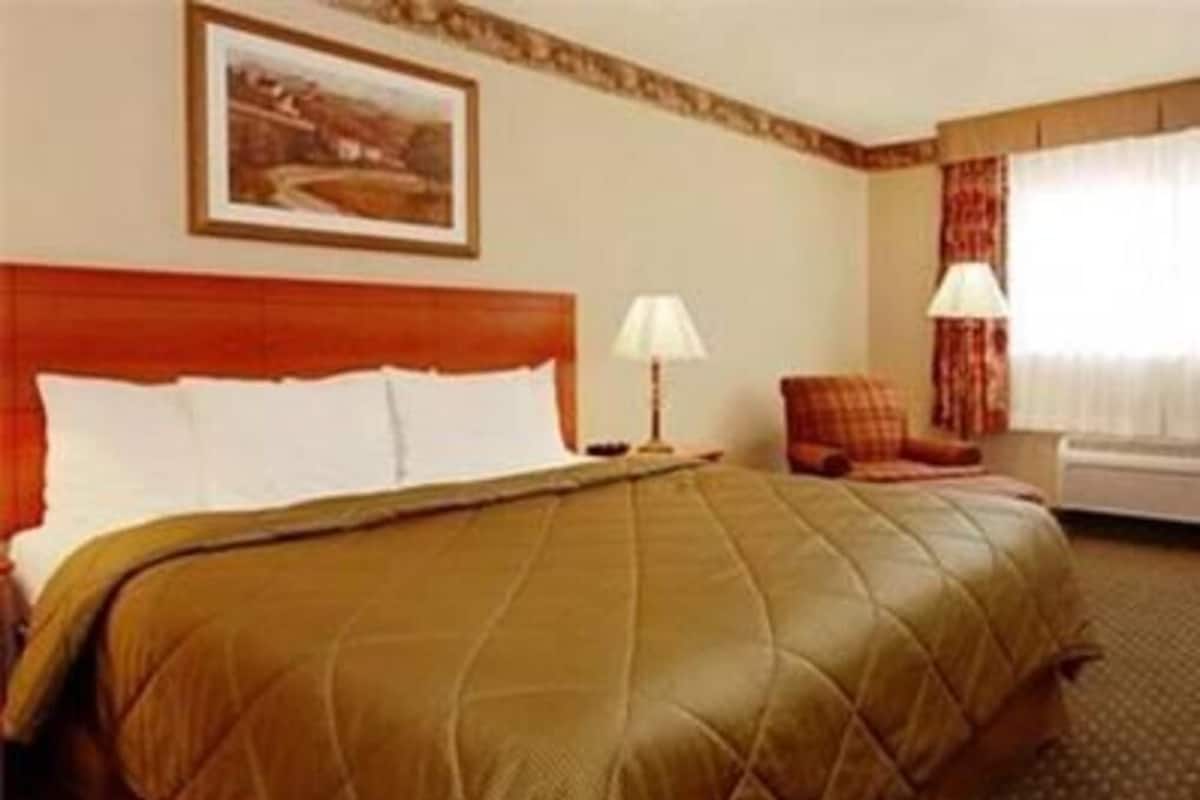 In-room safe, desk, blackout drapes, soundproofing