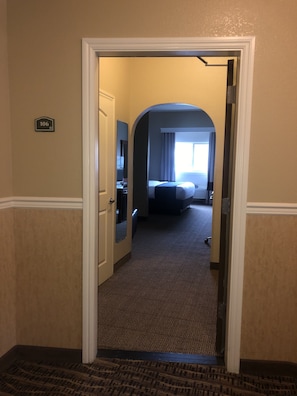 In-room safe, desk, blackout curtains, soundproofing - Comfort Inn & Suites Ukiah Mendocino County (Ukiah)