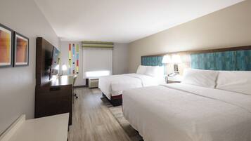 Habitación, 2 camas Queen size, para no fumadores | Edredón, caja de seguridad en la habitación y insonorización