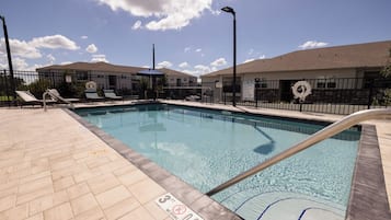 Room, 1 King Bed, Accessible (Mobility & Hearing, 3x3 Shower) | Room amenity