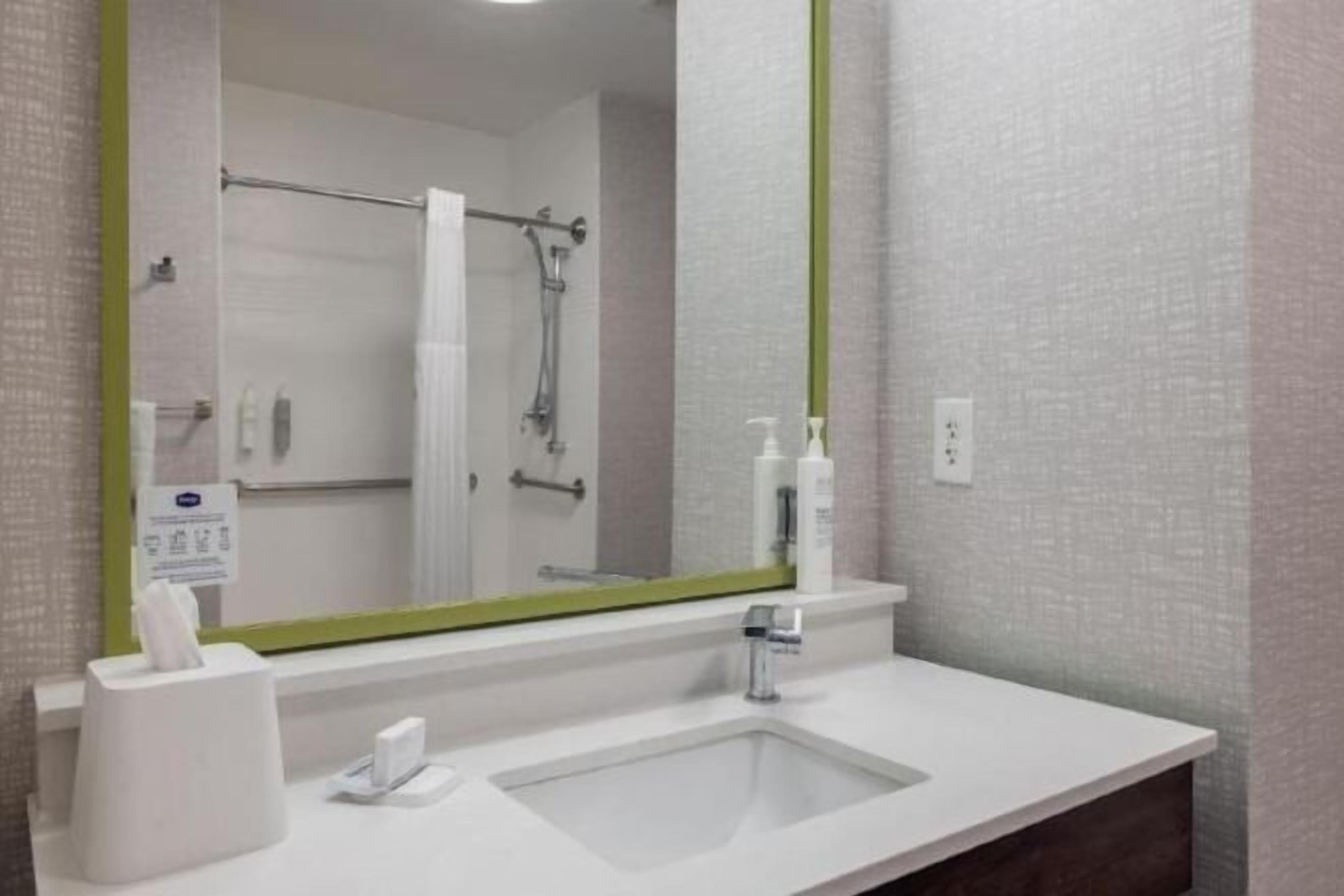 Bathroom | Free toiletries, hair dryer, towels