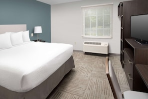 Desk, iron/ironing board, free WiFi, bed sheets