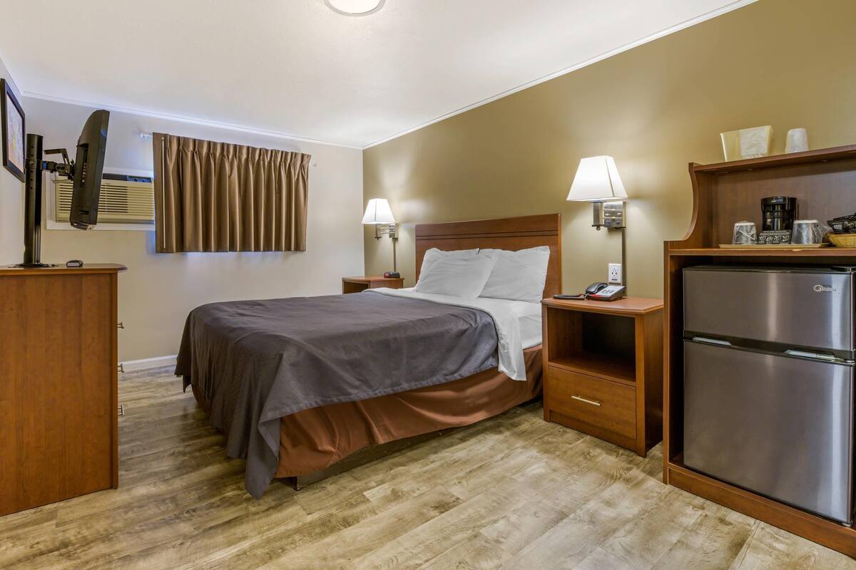Standard Room, 1 Queen Bed, Non Smoking