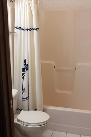 Double Room | Bathroom - Wagon Wheel Inn (Lenox)