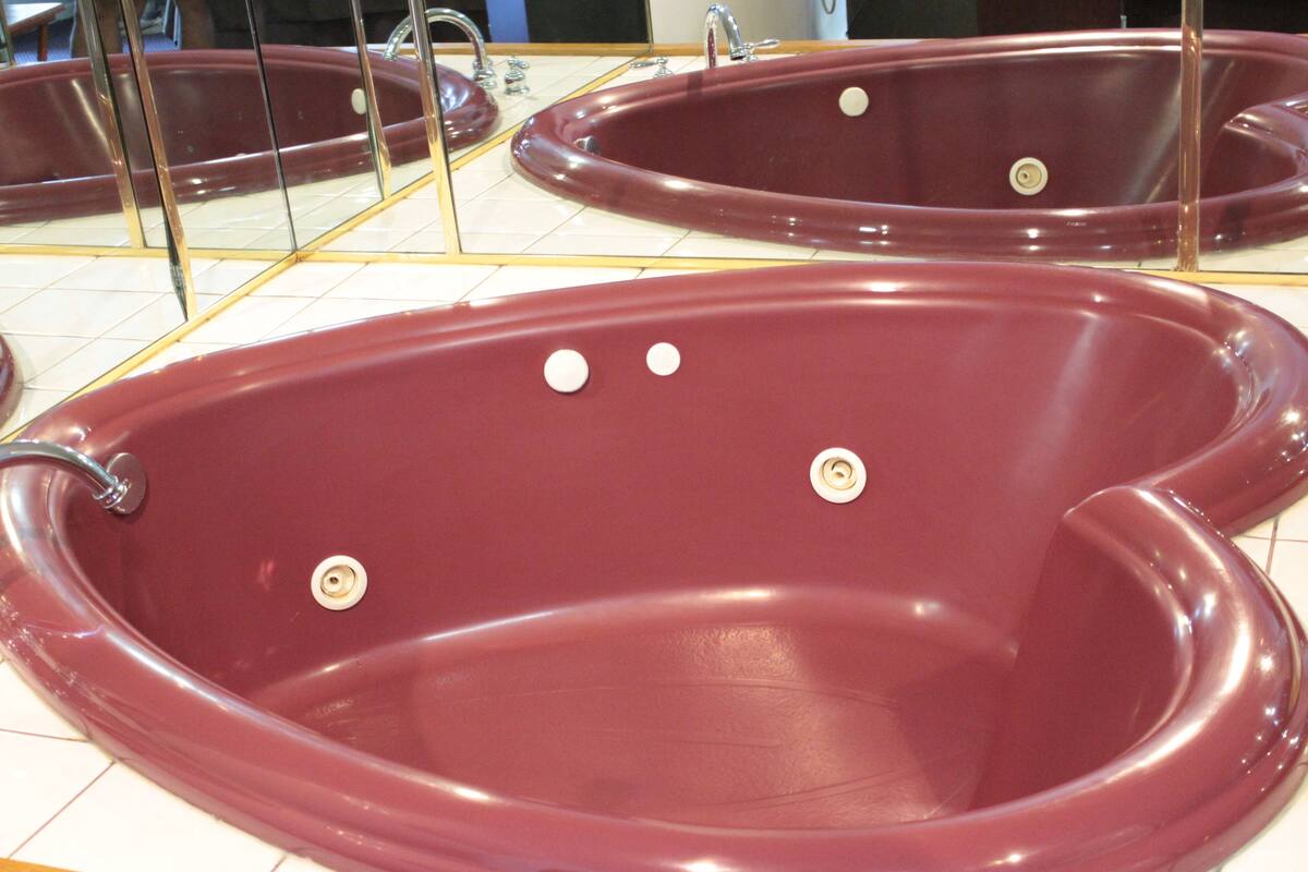 Habitación estándar, 1 cama de matrimonio grande (Jaccuzzi) | Bañera de hidromasaje