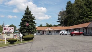 Unclassified image, 4 of 16, button - Wagon Wheel Inn (Lenox)