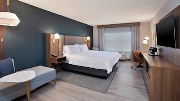 Brankas, dilengkapi dengan perabotan berbeda-beda, dan meja kerja