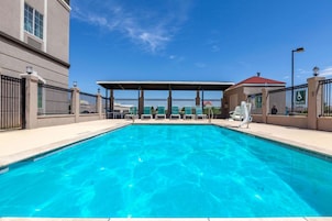 Seasonal outdoor pool, open 9:00 AM to 10:00 PM, sun loungers