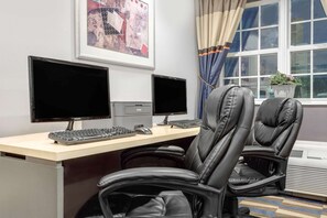 Business center - Microtel Inn & Suites by Wyndham Bremen (Bremen)