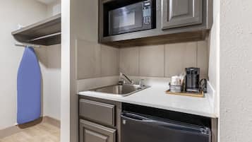 1 bedroom, desk, laptop workspace, blackout drapes