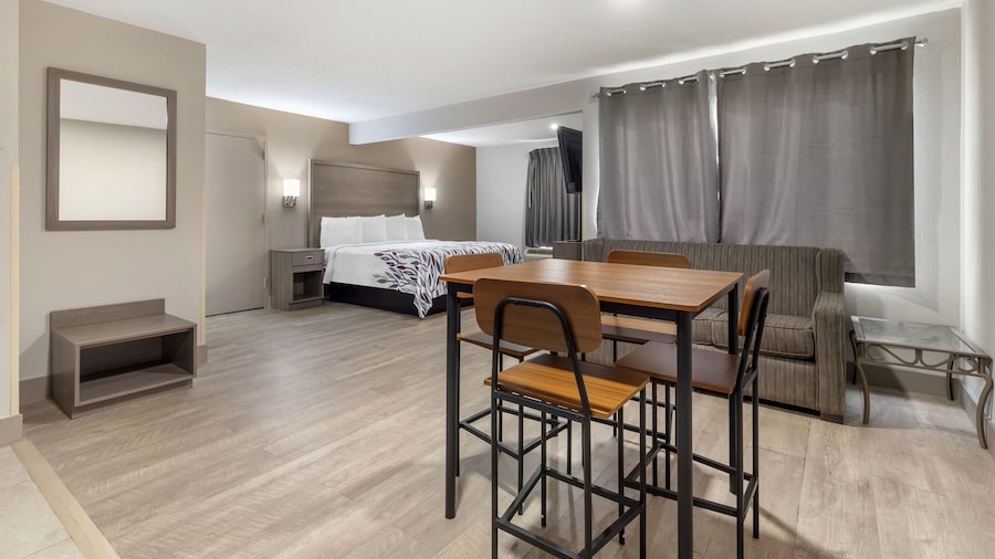 Red Roof Inn & Suites Newport News