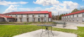 Red Roof Inn & Suites Newport News