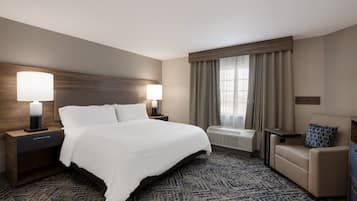 Suíte estúdio, 1 cama King, acessível (Mobility, Accessible Tub) | Roupas de cama de algodão egípcio, roupas de cama premium