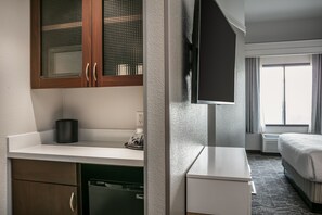 Refrigerador, microondas, cafetera/tetera