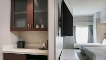Ropa de cama de alta calidad, escritorio y cortinas blackout