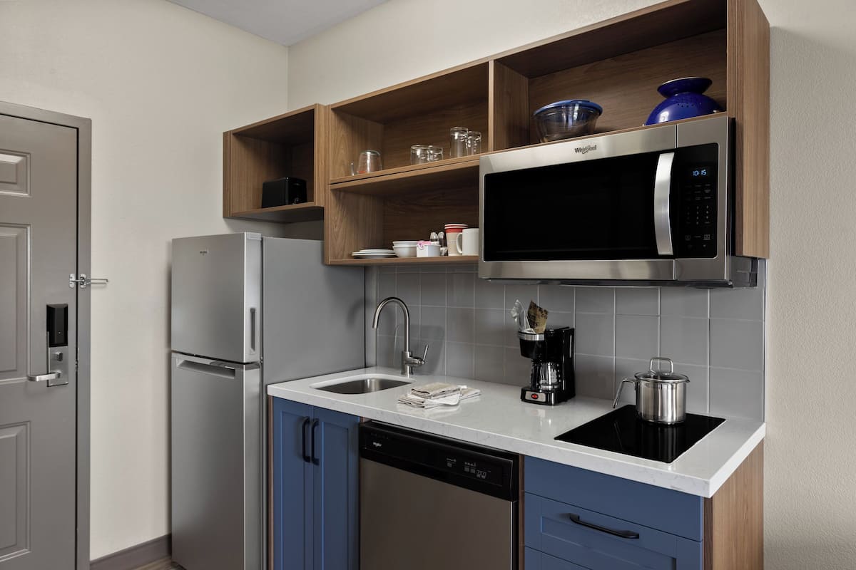 1 Schlafzimmer, hochwertige Bettwaren, Zimmersafe, Schreibtisch