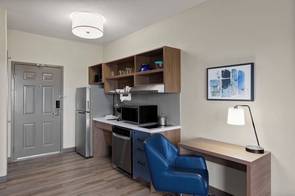 studio suite, 1 queen bed, accessible (communications, mobility) | 1 bedroom, premium bedding, in-room safe, desk