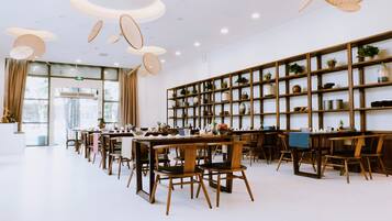 Breakfast, lunch and dinner served