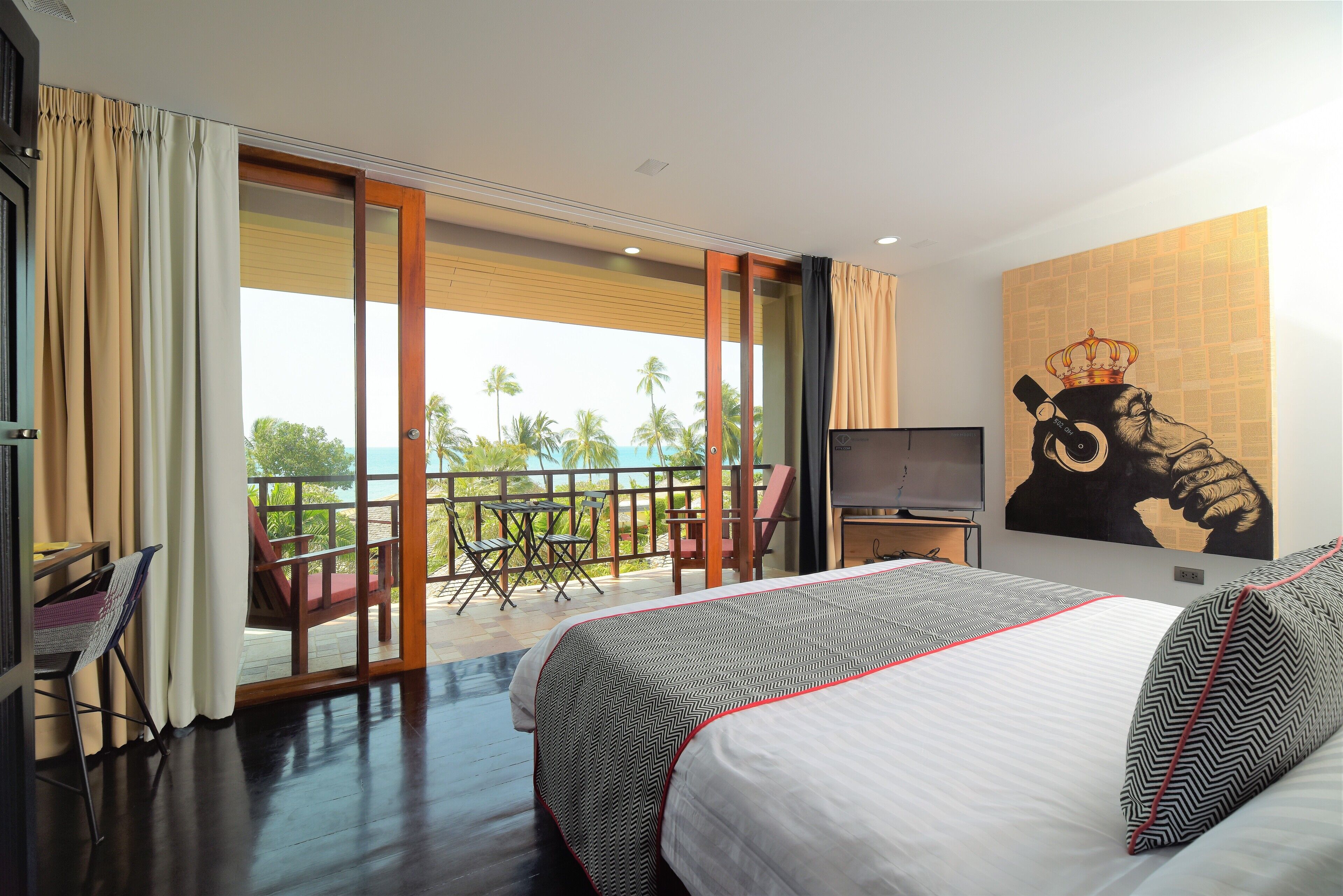 Minibar, in-room safe, individually decorated, individually furnished
